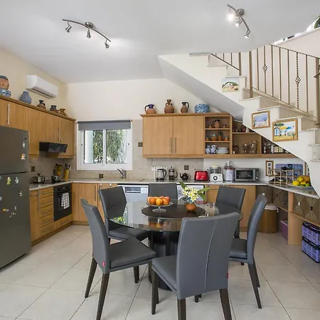 فيلة Elias أيا نابا