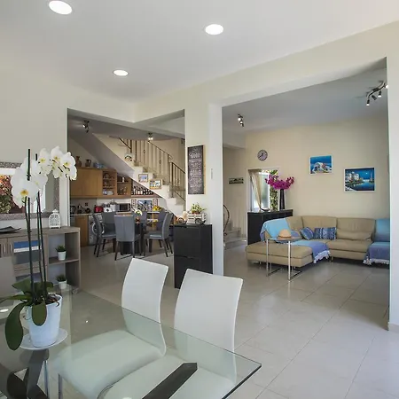 Elias 빌라 아이아 나파